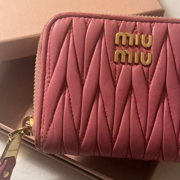 미우미우 마테라쎄 지갑 핑크