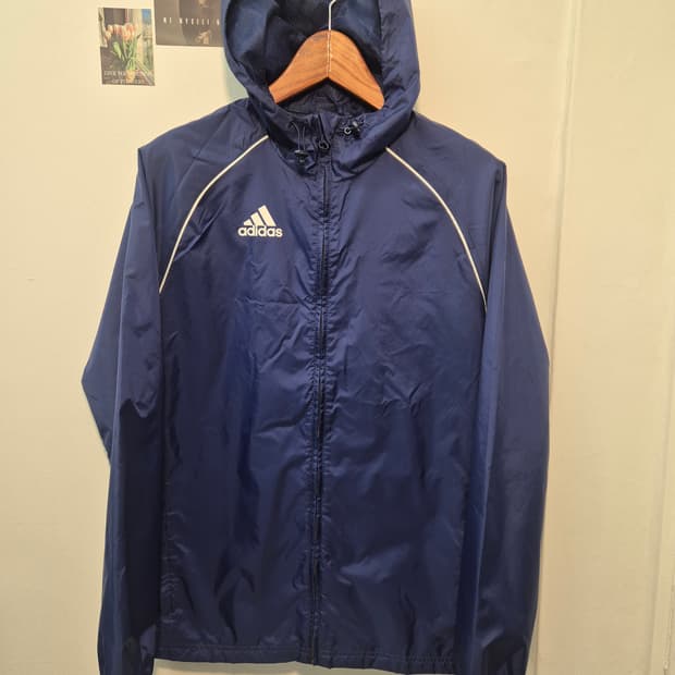 아디다스 네이비 색상의 바람막이 M (100)
