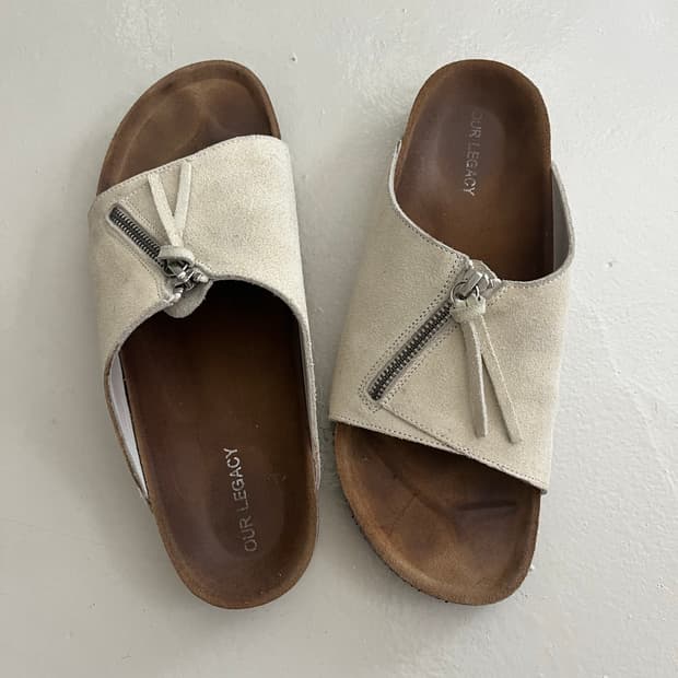 아워레가시 스웨이드 테슬 슬립온 슬리퍼