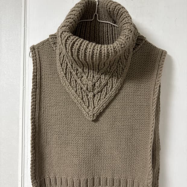 더솔로이스트 2017AW 울 반다나 넥워머 베이지컬러