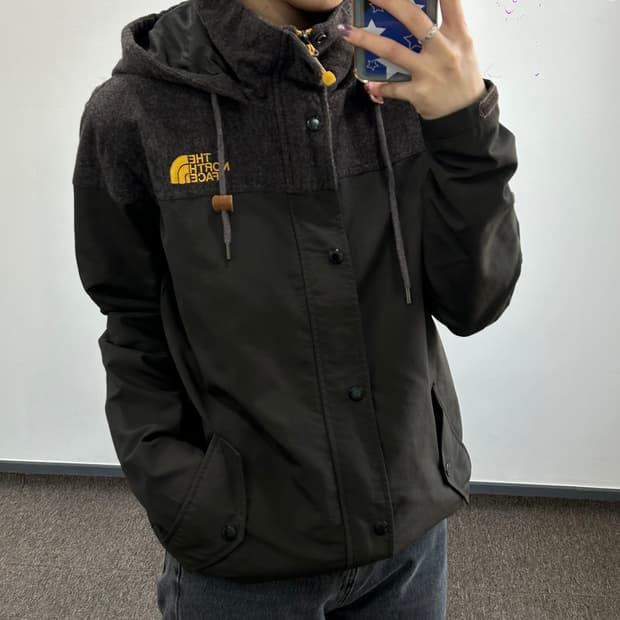 The north face 노스페이스 딥브라운 바람막이