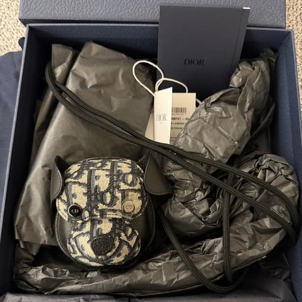 디올 BOOBY 에어팟 케이스 새상품급 정품