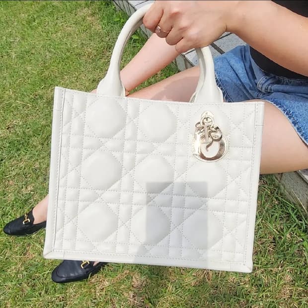 디올 북토트 스몰백 레더 라떼 25.06월 +이너백