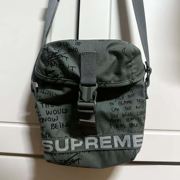 슈프림 필드 사이드백 올리브 곤즈