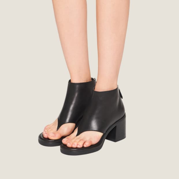 (거의 새상품) Miu miu 레더 부츠힐 (37 사이즈)