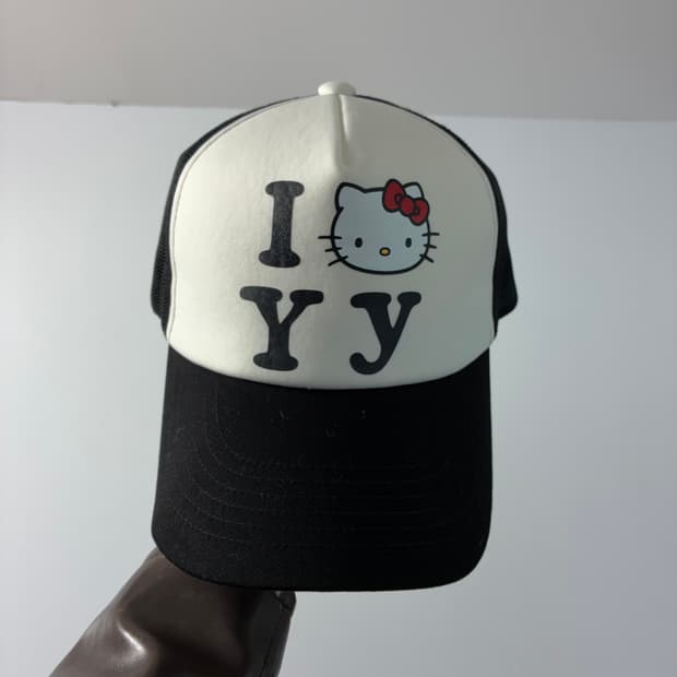 Open Yy   오픈와이와이 x 헬로키티 트러커 볼캡  
