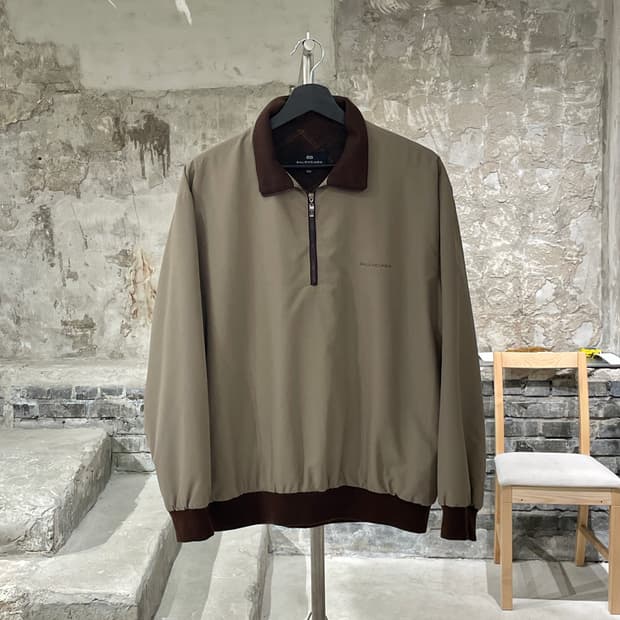 발렌시아가 베이지 하프집 폴리에스텔 웜업