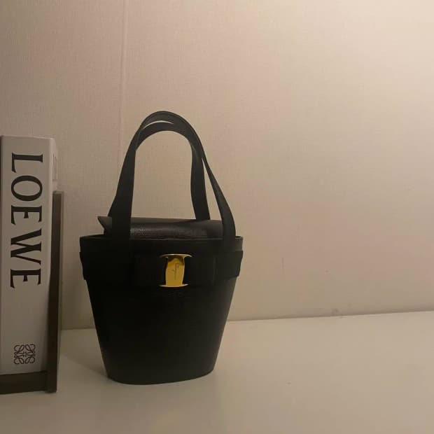 FERRAGAMO/빈티지 페라가모 블랙 리자드 원통 바라 버킷백/복조리백