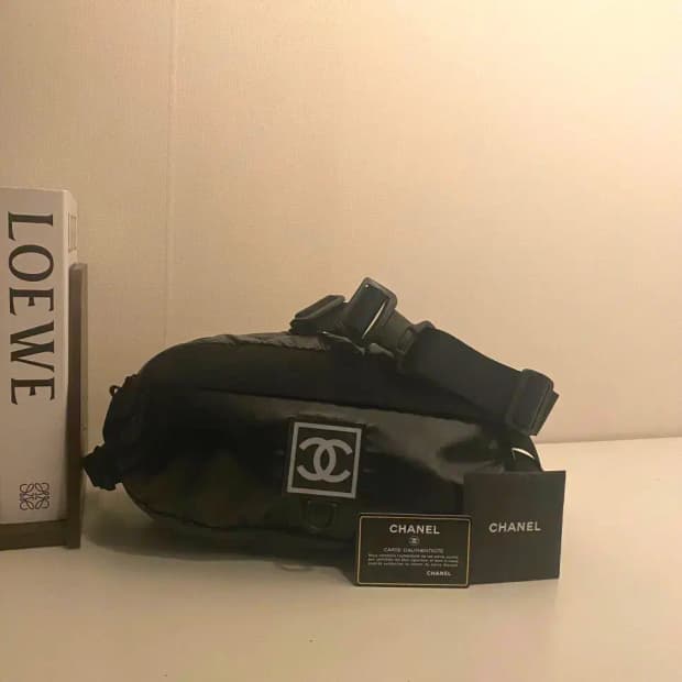 CHANEL / 빈티지 샤넬 8번대 스포츠 라인 블랙 바디백 / 원숄더백