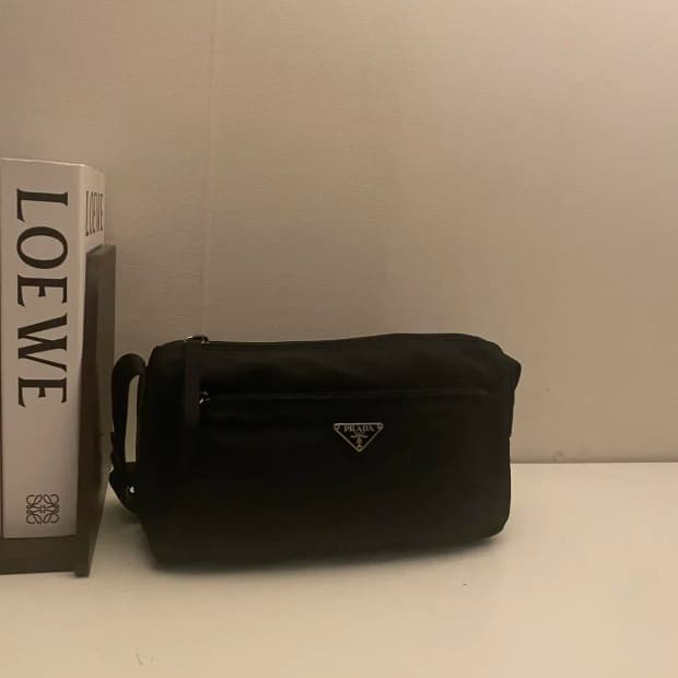 PRADA / 빈티지 프라다 삼각로고 블랙 포코노 나일론 숄더백