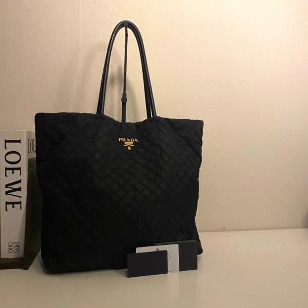 PRADA / 빈티지 프라다 블랙 나일론 퀼팅 토트백