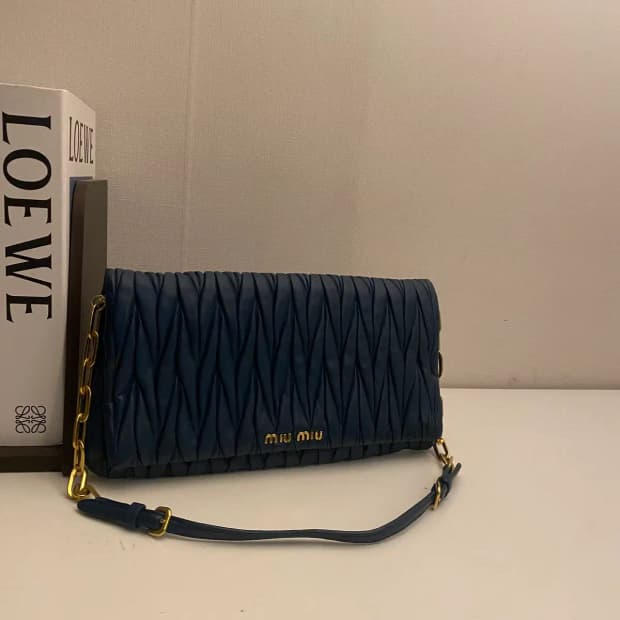 MIUMIU / 미우미우 마틀라쎄 네이비 플랩 체인 숄더백