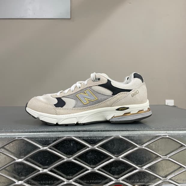 뉴발란스 880 달마시안 235