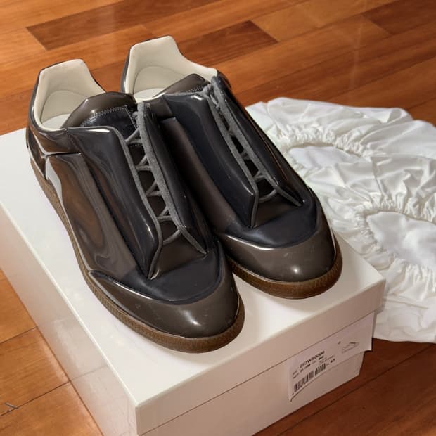 마르지엘라 퓨처 로우 PVC