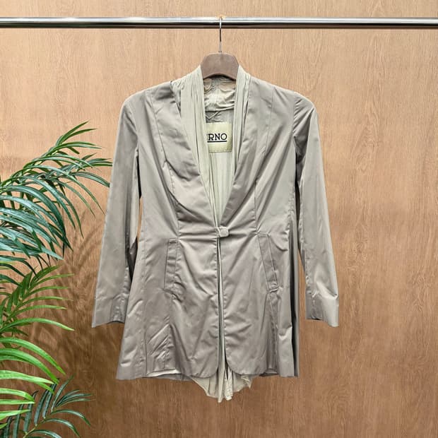 에르노 경량 미디 코트 드레이프 넥 세로 절개 사이드 포켓 디테일 베이지