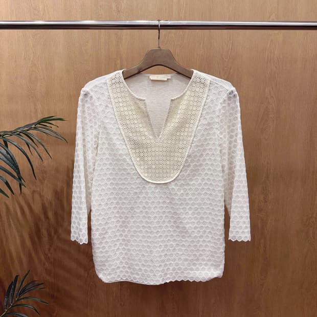 토리버치 패턴 레이스 믹스 브이넥 블라우스 배색 패널 디테일 아이보리