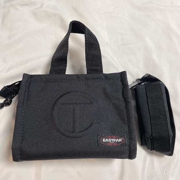 이스트팩 x 텔파 블랙 쇼퍼백 미니
