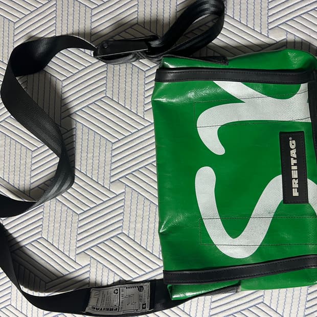 Freitag 프라이탁 메신저백 그린