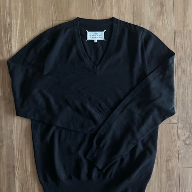 메종 마르지엘라 브이넥 니트 판매합니다