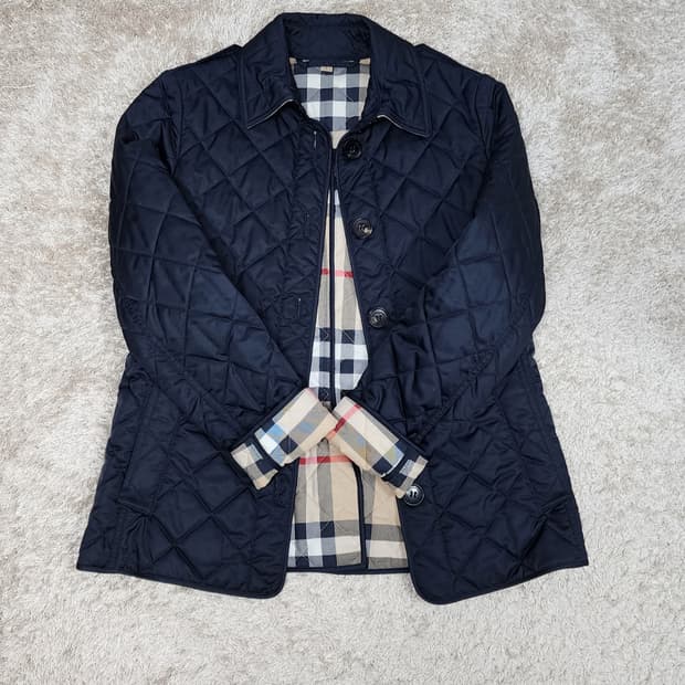 버버리 다이아몬드 퀼팅 자켓 정품 s 애쉬허스트