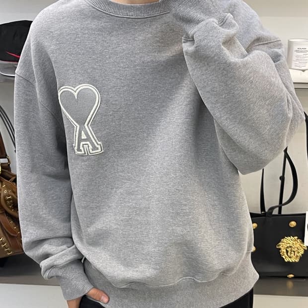아미 20fw 빅 하트 스웻셔츠