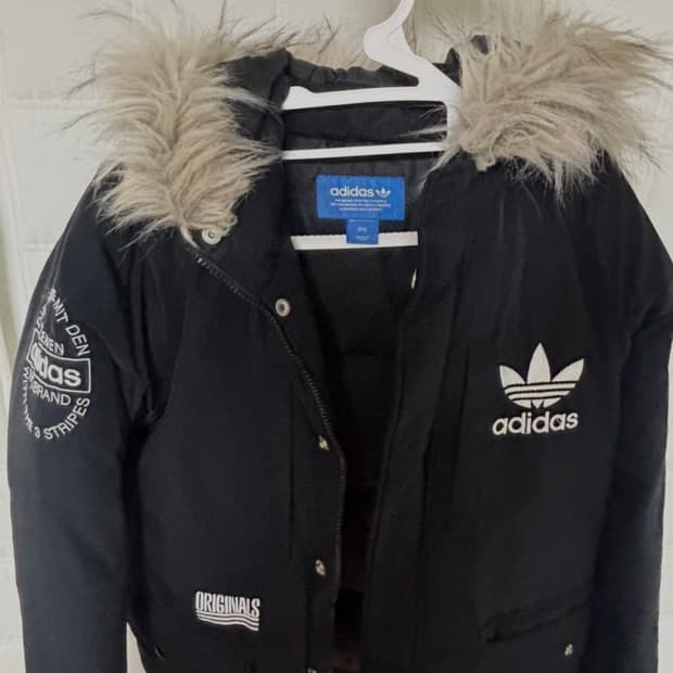 아디다스 오리지널 로고 덕다운 패딩 점퍼