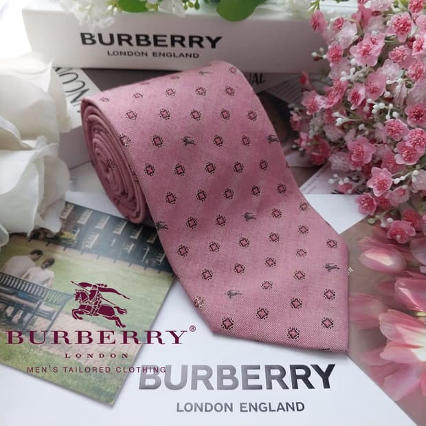 버버리 넥타이 기마사 자수 패턴 핑크 9.5cm A+등급 k2515