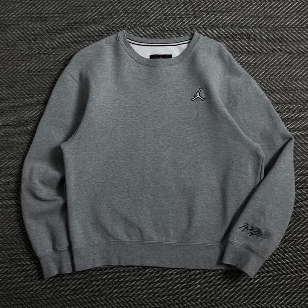 나이키 조던 에센셜 기모 스웻 맨투맨 그레이o 4282