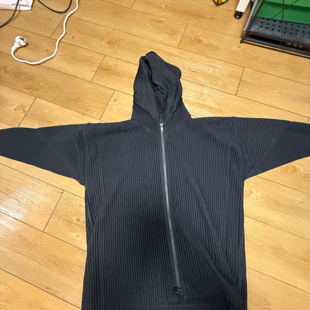 이세이미야케 옴므플리세 후드집업 블랙3사이즈