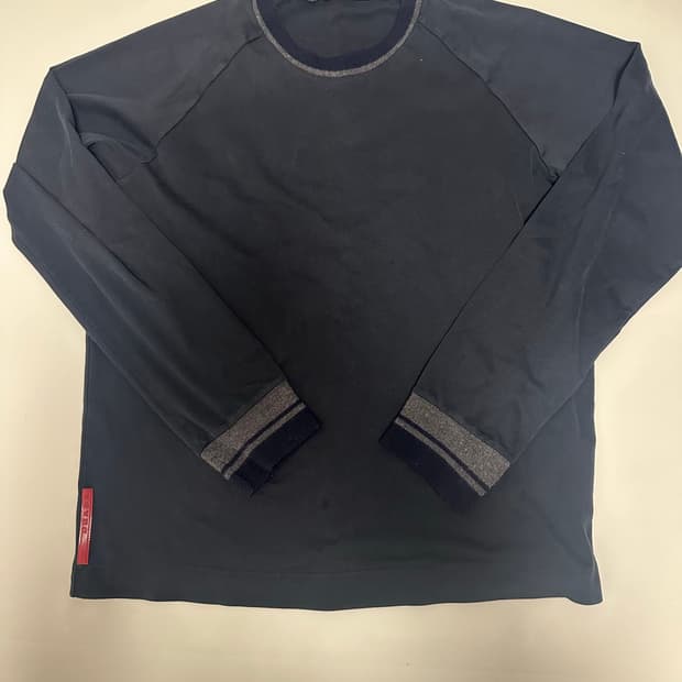 프라다 롱슬리브