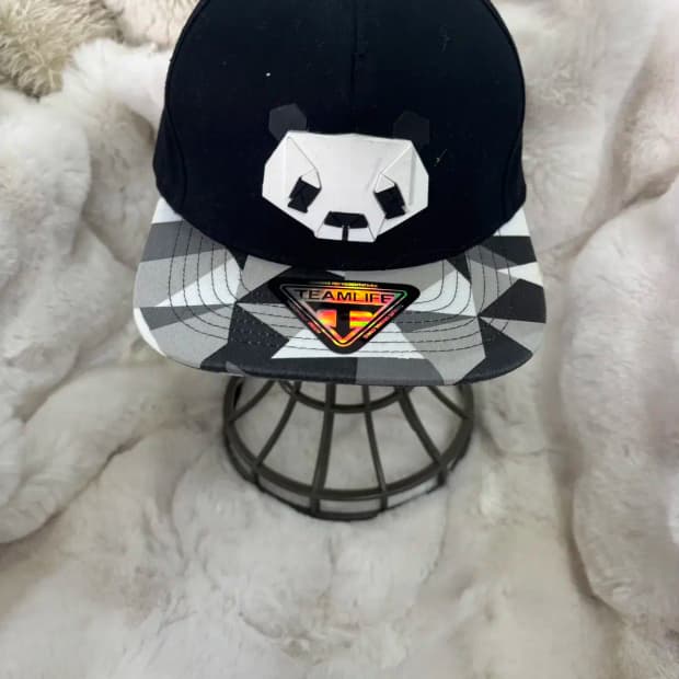 팀라이프(TEAMLIFE) 팬더 로고 스냅백 모자