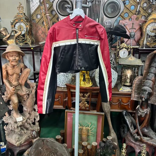 야커(YAKER) 인조 레더 크롭 자켓