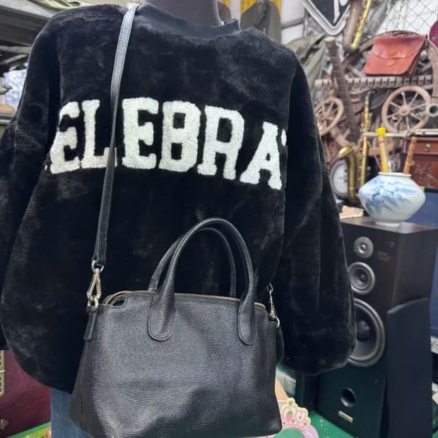 제이에스티나 J.ESTINA 블랙 여성 크로스 숄더백