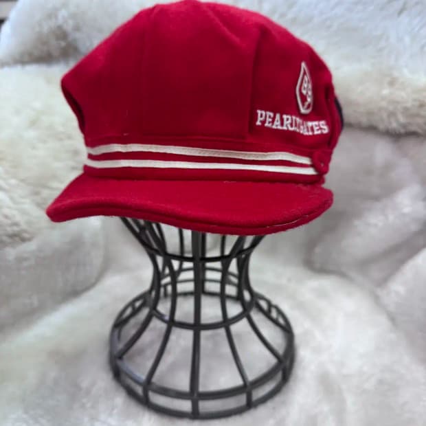 파리게이(PEARLY GATES)의 빨간색 골프모자