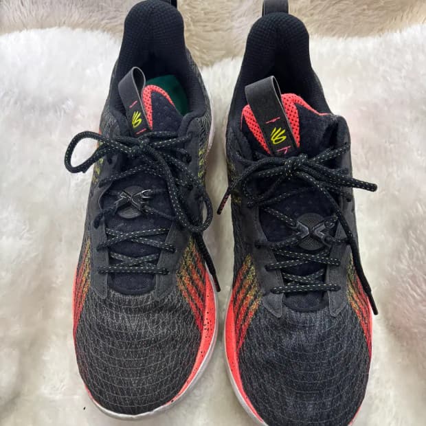 언더아머 커리 플로우 10 아이언 샤프닝스 아이언 농구화