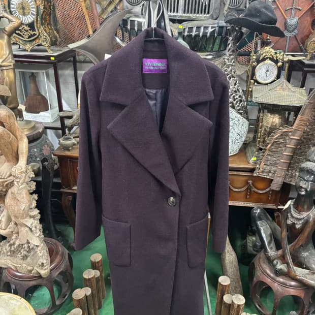 비비안 탐(VIVIENNE TAM) 딥버건디 롱코트