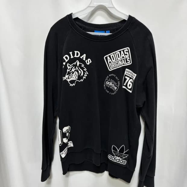 아디다스 패치 로고 블랙 맨투맨 100