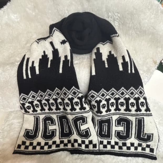 장 샤를 드 까스텔바작 스컬(해골) 패턴 머플러 목도리