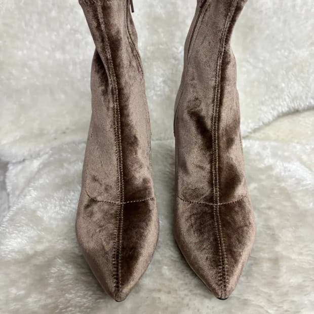 아임슈 벨벳 뾰족코 앵클 부츠