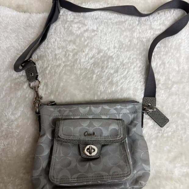 코치 시그니처 페넬로피 턴락 스윙팩 크로스바디 메신저 백