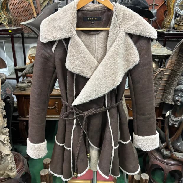 에고이스트(EGOIST)브라운 스웨이드 무스탕 벨티드 코트