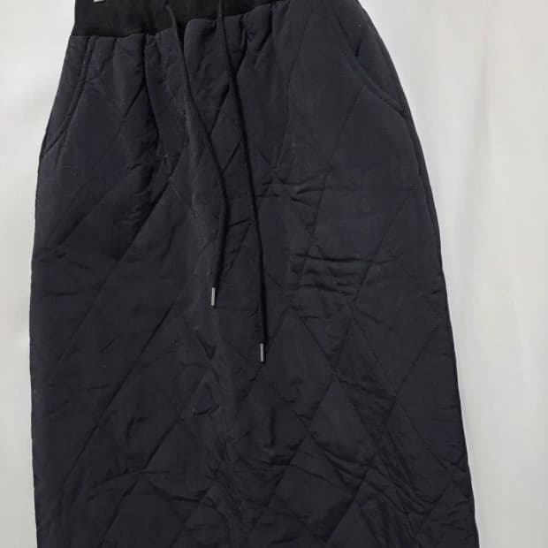 블랙 퀼팅 볼륨 뒤트임 스커트 55-66 퀼팅치마