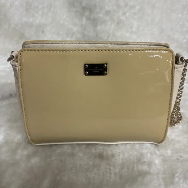 폴스 부띠끄  에나멜 미니 크로스백