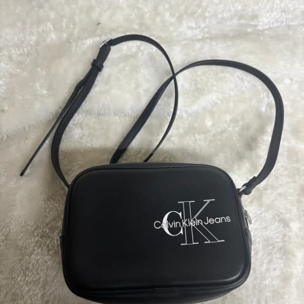 캘빈클라인 진(Calvin Klein Jeans) 스컬프티드 카메라 백