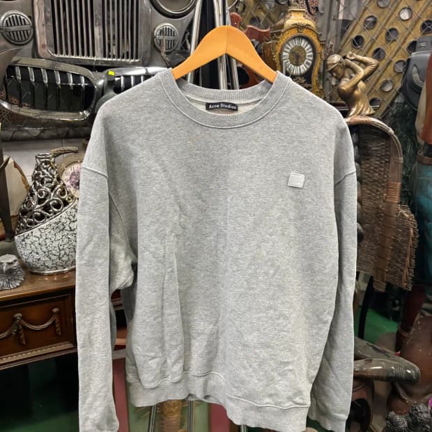 아크네 스튜디오(Acne Studios)페이스 패치 크루넥 스웻셔츠