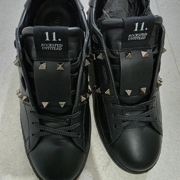 발렌티노 락스터드  언타이틀 스니커즈 블랙