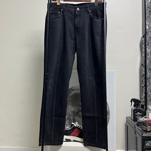 정품 48) 준지 스트라이프 디테일 흑청 데님 청바지