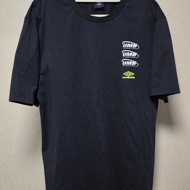 엄브로 반팔 105