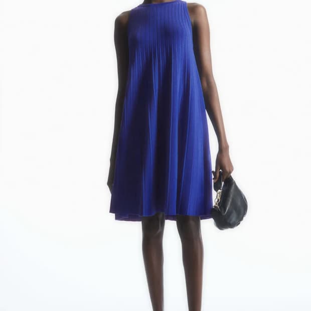 COS 플리티드 A라인 미니 드레스