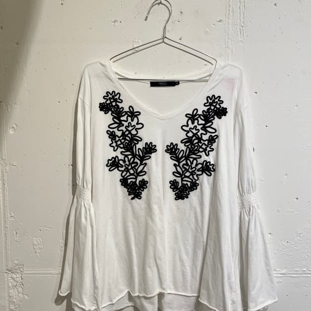 AZUL by MOUSSY embroidery sleeve